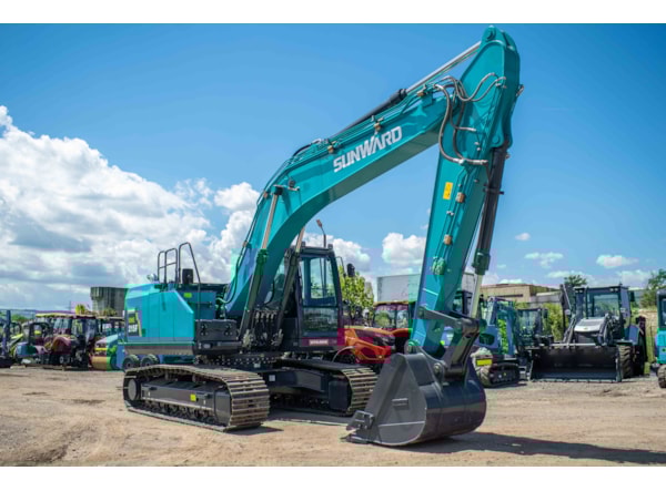 Piese Excavator senile SUNWARD SWE215F-5A de vanzare